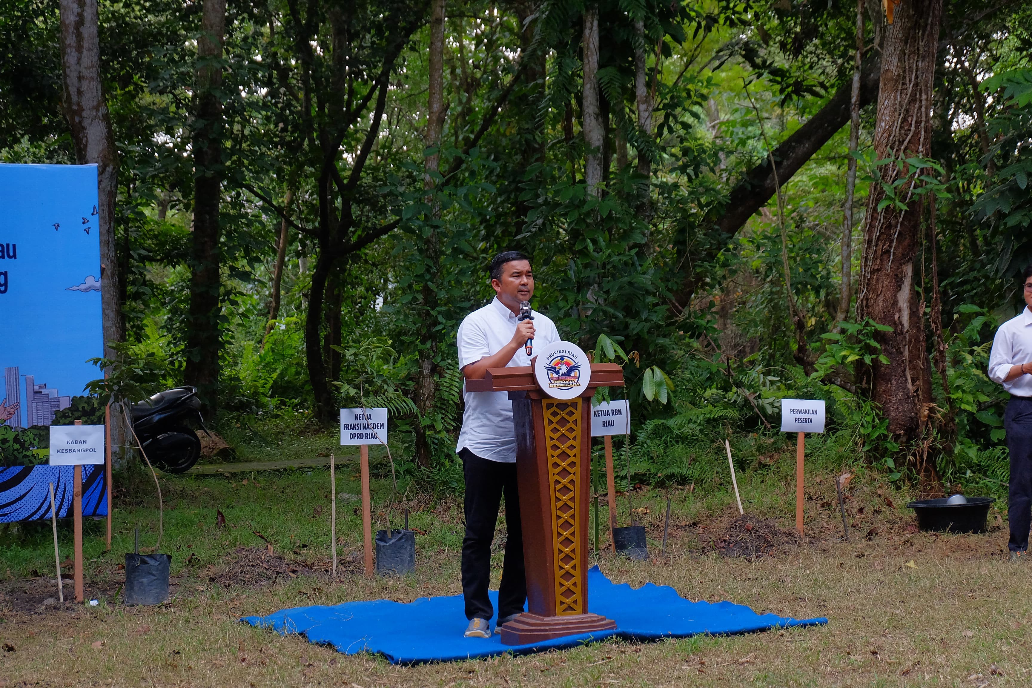Dialog & Penyerahan Bibit Pohon Bersama Peserta Remaja Bernegara Partai NasDem Provinsi Riau